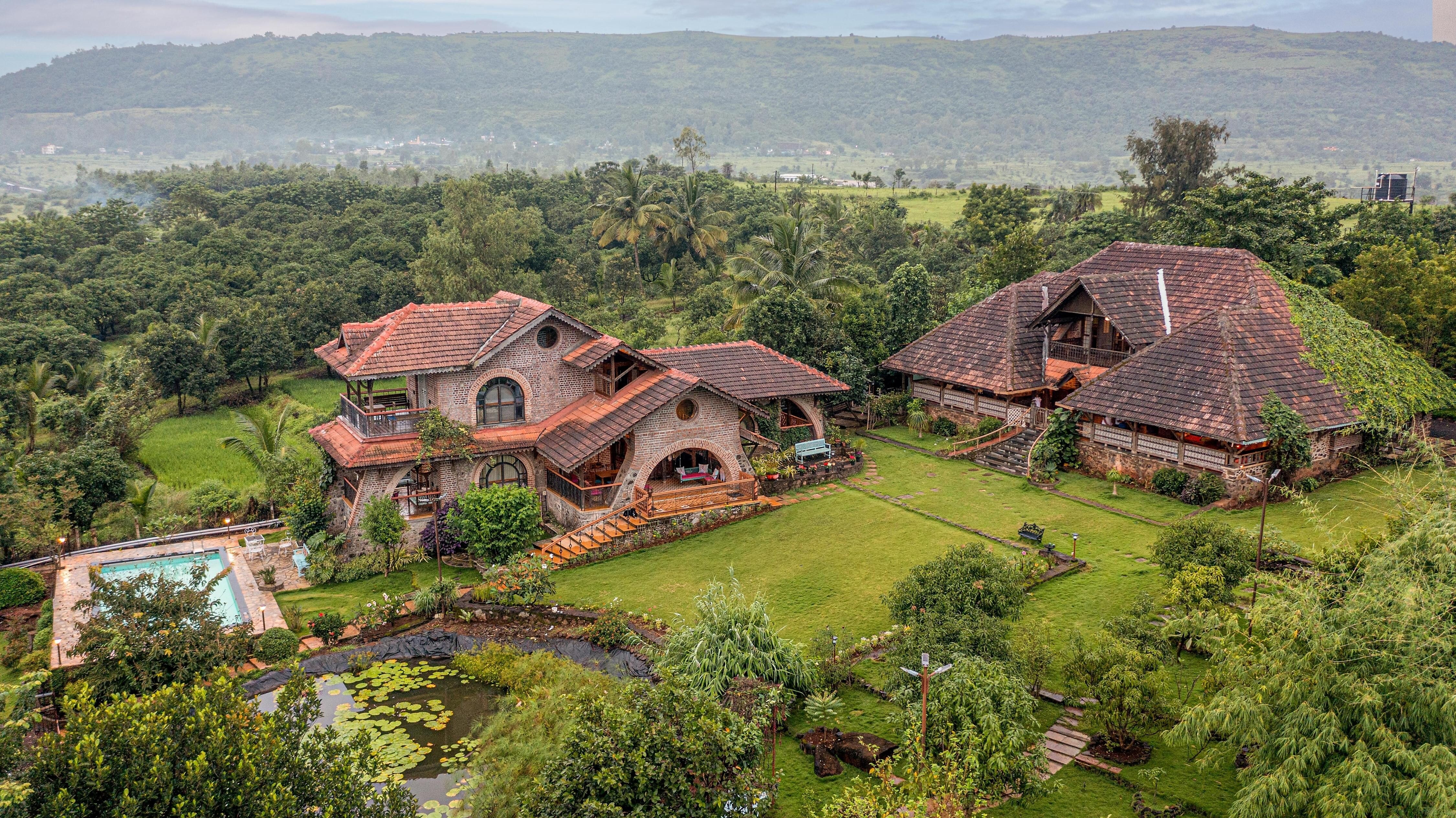 L’ATTITUDE BY THE LAKE, KAMSHET
